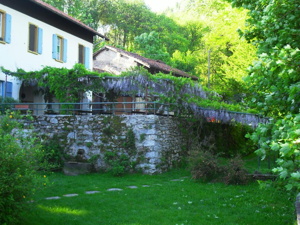 B&B Il Gatto Nero Castelveccana Exteriér fotografie
