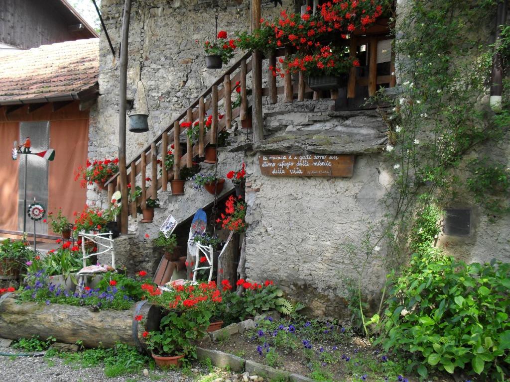 B&B Il Gatto Nero Castelveccana Exteriér fotografie