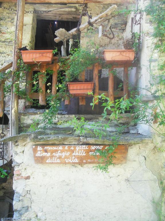 B&B Il Gatto Nero Castelveccana Exteriér fotografie