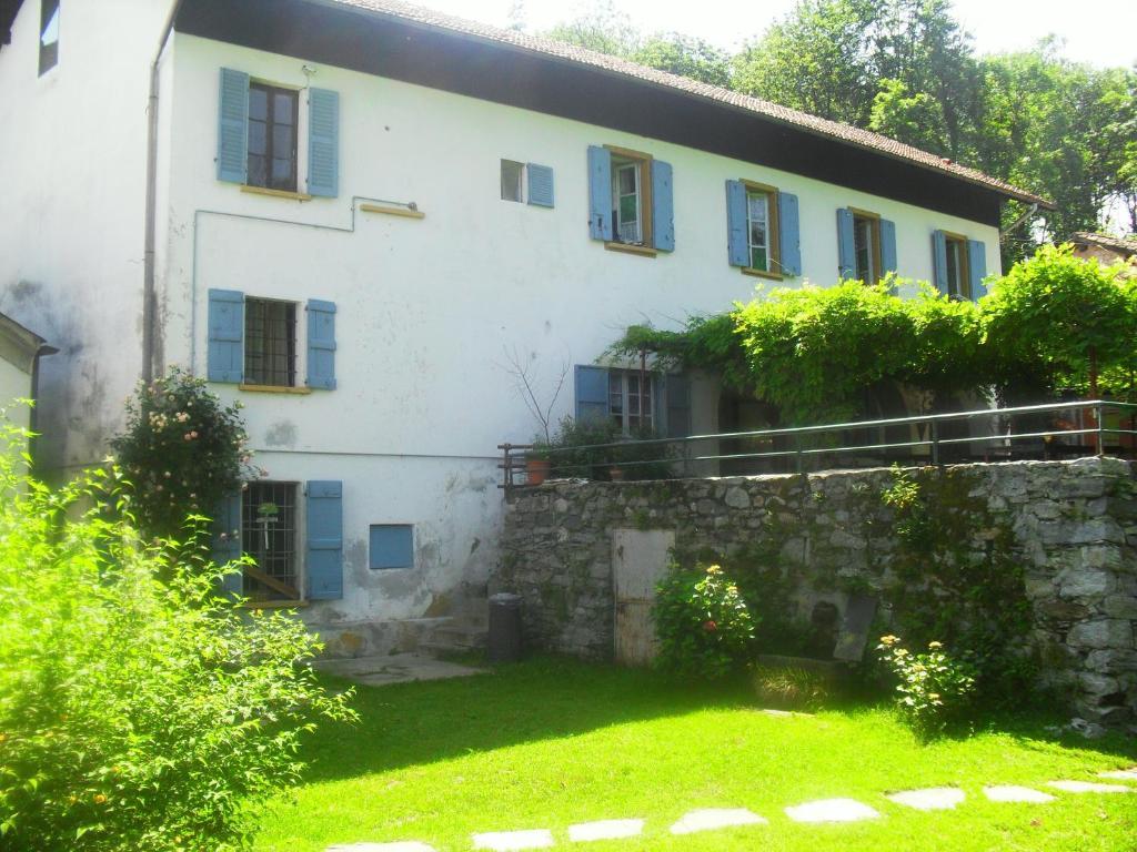 B&B Il Gatto Nero Castelveccana Exteriér fotografie